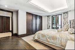 Stunning two-bedroom flat in Clarges, Mayfair.