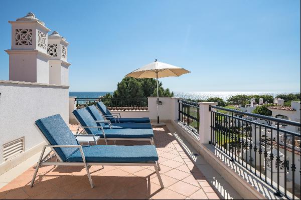 Outstanding sea view apartment in Dunas Douradas, Algarve. 