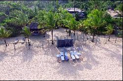 Beachfront house in coveted condominium in Trancoso