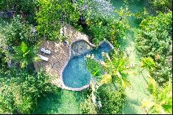 Beachfront house in coveted condominium in Trancoso