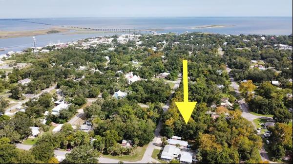 190 7th St, Apalachicola FL 32320