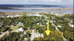 190 7th St, Apalachicola FL 32320