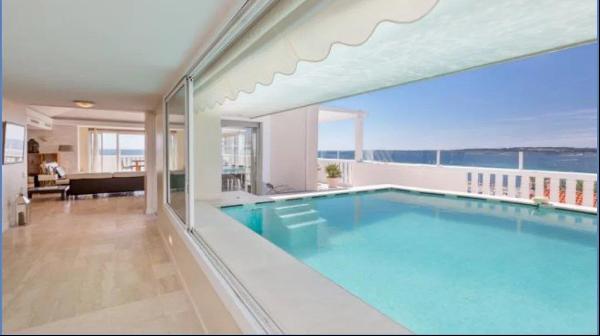 An outstanding penthouse with sea views and a private swimming pool for sale in Cannes. 