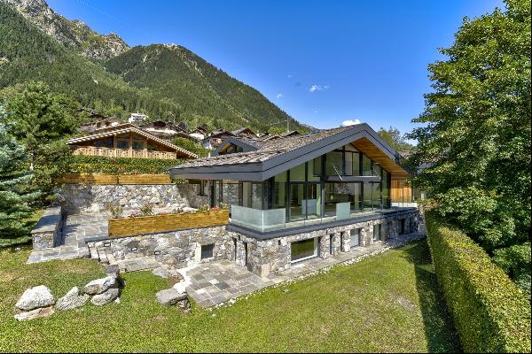 Newly completed exceptional chalet in a sought-after area of Chamonix.