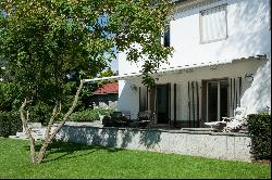 Stylish city villa with dream garden and sensational outdoor pool in prime locat