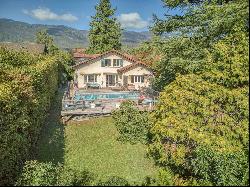 House with swimming pool near the centre of Divonne-les-Bains