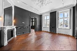 THE EXCEPTIONAL:Luxuriously renovated apartment in histroical building near city