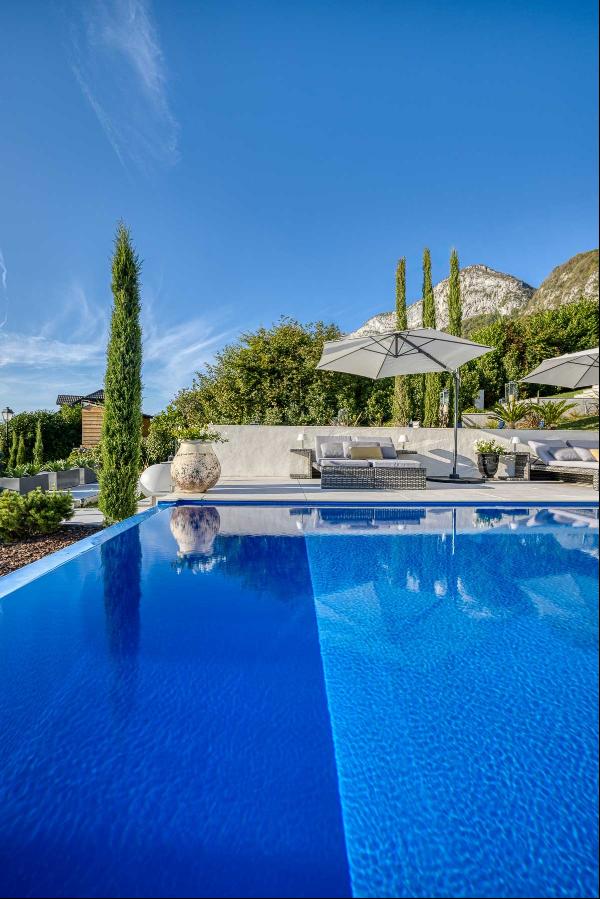 VEYRIER DU LAC - SUPERB VILLA WITH BREATHTAKING VIEW