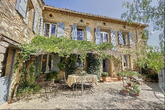 15 minutes from Uzès - A countryside home with a guest house and garden