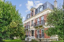 House of 300 sq. m on garden 1200 sq. m - 6 bedrooms - pool - Near Rambouillet