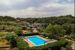 Estate with 8 units, pool, and view of Mount Etna