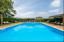 Estate with 8 units, pool, and view of Mount Etna