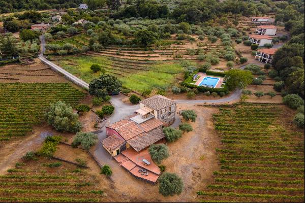 Estate with 8 units, pool, and view of Mount Etna