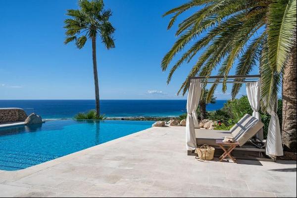 Exquisite luxury residence in an unparalleled location in Son Bou, Menorca
