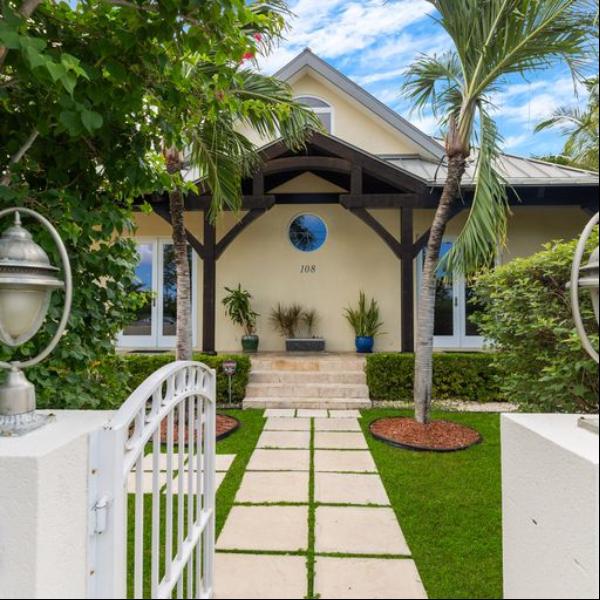 Canal Front Home In Spotts, ROXBOROUGH, Spotts, CAYMAN ISLANDS