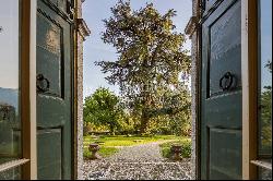 Tremezzina - Outstanding eighteenth-century villa surrounded by greenery
