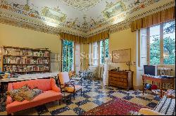 Tremezzina - Outstanding eighteenth-century villa surrounded by greenery