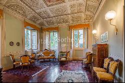 Tremezzina - Outstanding eighteenth-century villa surrounded by greenery