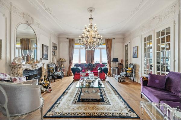 Spacious flat with view located in a prestigious residence