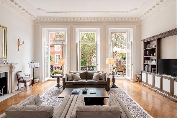 An outstanding three bedroom apartment, with three floor to ceiling windows in the recepti