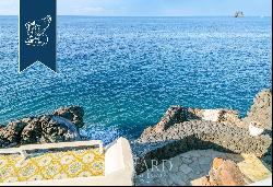 Stunning villa with private access to the beach of the charmign island of Stromboli for sa