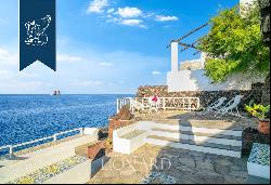 Stunning villa with private access to the beach of the charmign island of Stromboli for sa