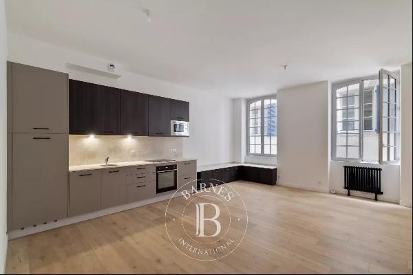 BAYONNE, HEART OF TOWN, BEAUTIFUL APARTMENT COMPLETELY RENOVATED