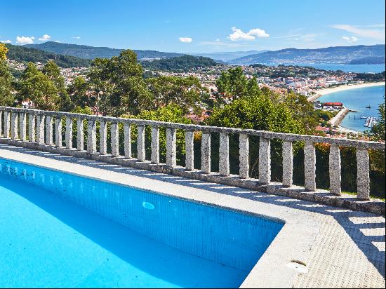 Detached villa with views to Ría de Vigo