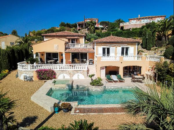 Villa with sea view and surrounding hills for sale in Les Issambres