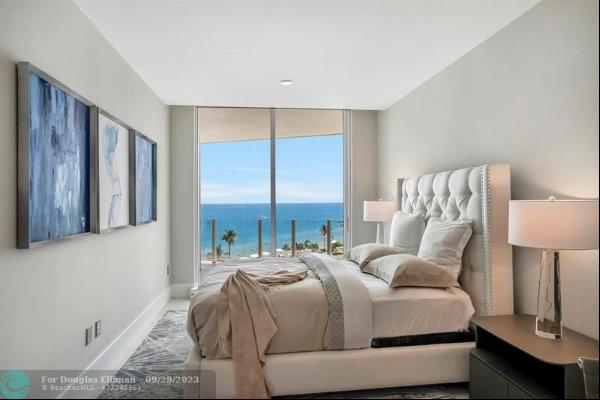 FOUR SEASONS SOUTHEAST PRIVATE RESIDENCE 803. This stunning residence offers 3 bedrooms (a