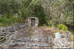 Charming Property in the Heart of the Coveted "triangle d'or" of Luberon