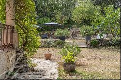 Charming Property in the Heart of the Coveted "triangle d'or" of Luberon