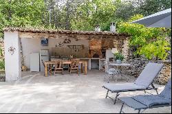 Charming Property in the Heart of the Coveted "triangle d'or" of Luberon