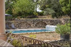 Charming Property in the Heart of the Coveted "triangle d'or" of Luberon