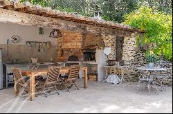 Charming Property in the Heart of the Coveted "triangle d'or" of Luberon