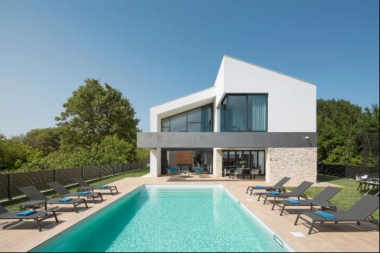 LUXURY MODERN VILLA WITH POOL NEAR PULA