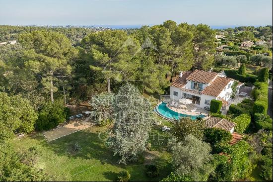 Near Saint-Paul-de-Vence - Charming architect-designed Provencal property