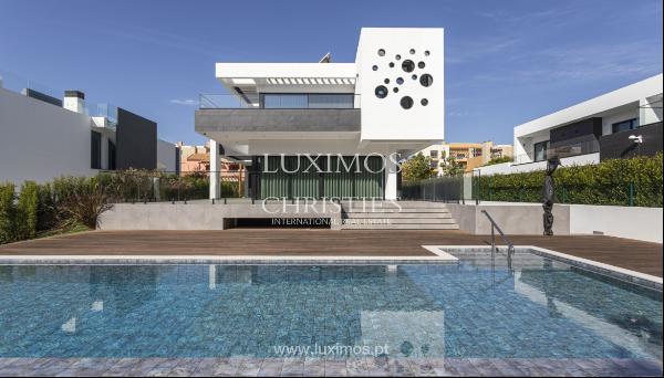 4 bedroom villa with pool and golf view, for sale in Vilamoura, Algarve