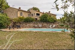 Exquisite Stone House near Gordes, in a Serene Setting