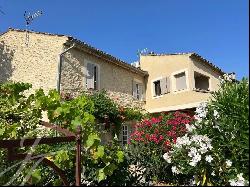 Exquisite Stone House near Gordes, in a Serene Setting