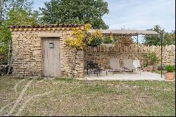 Exquisite Stone House near Gordes, in a Serene Setting