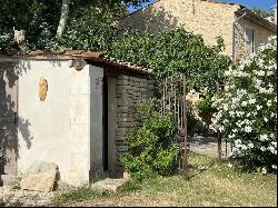 Exquisite Stone House near Gordes, in a Serene Setting