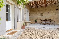 Exquisite Stone House near Gordes, in a Serene Setting