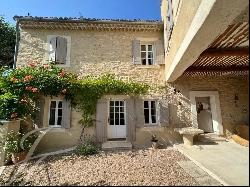 Exquisite Stone House near Gordes, in a Serene Setting