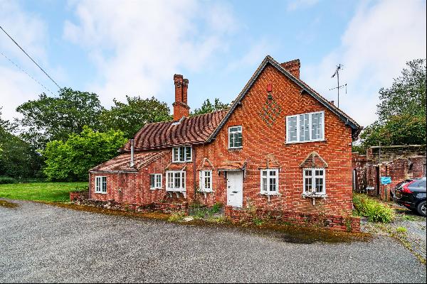 A fantastic opportunity to purchase a period property with extensive outbuildings with pot