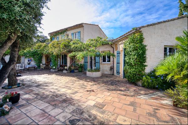 Charming villa with pool for sale near Grimaud village