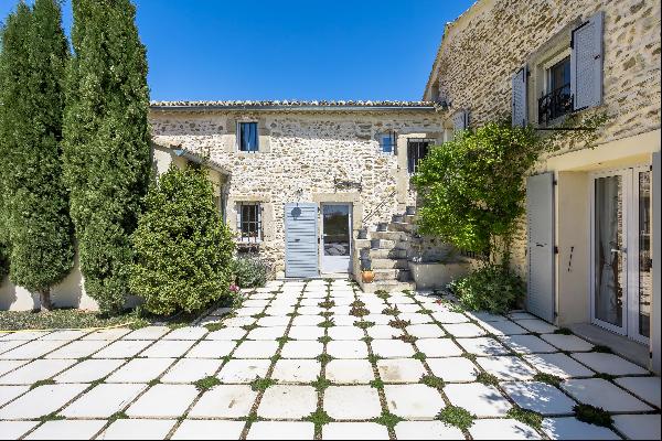 Fully renovated eighteenth-century property for sale near Vaison La Romaine