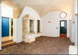 Several exclusive rooms with patio in a historic palace in Mahón, Menorca
