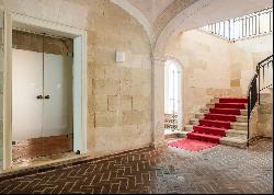 Several exclusive rooms with patio in a historic palace in Mahón, Menorca