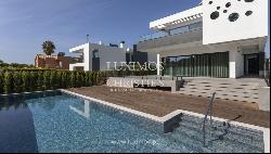 4 bedroom villa with pool and golf view, for sale in Vilamoura, Algarve